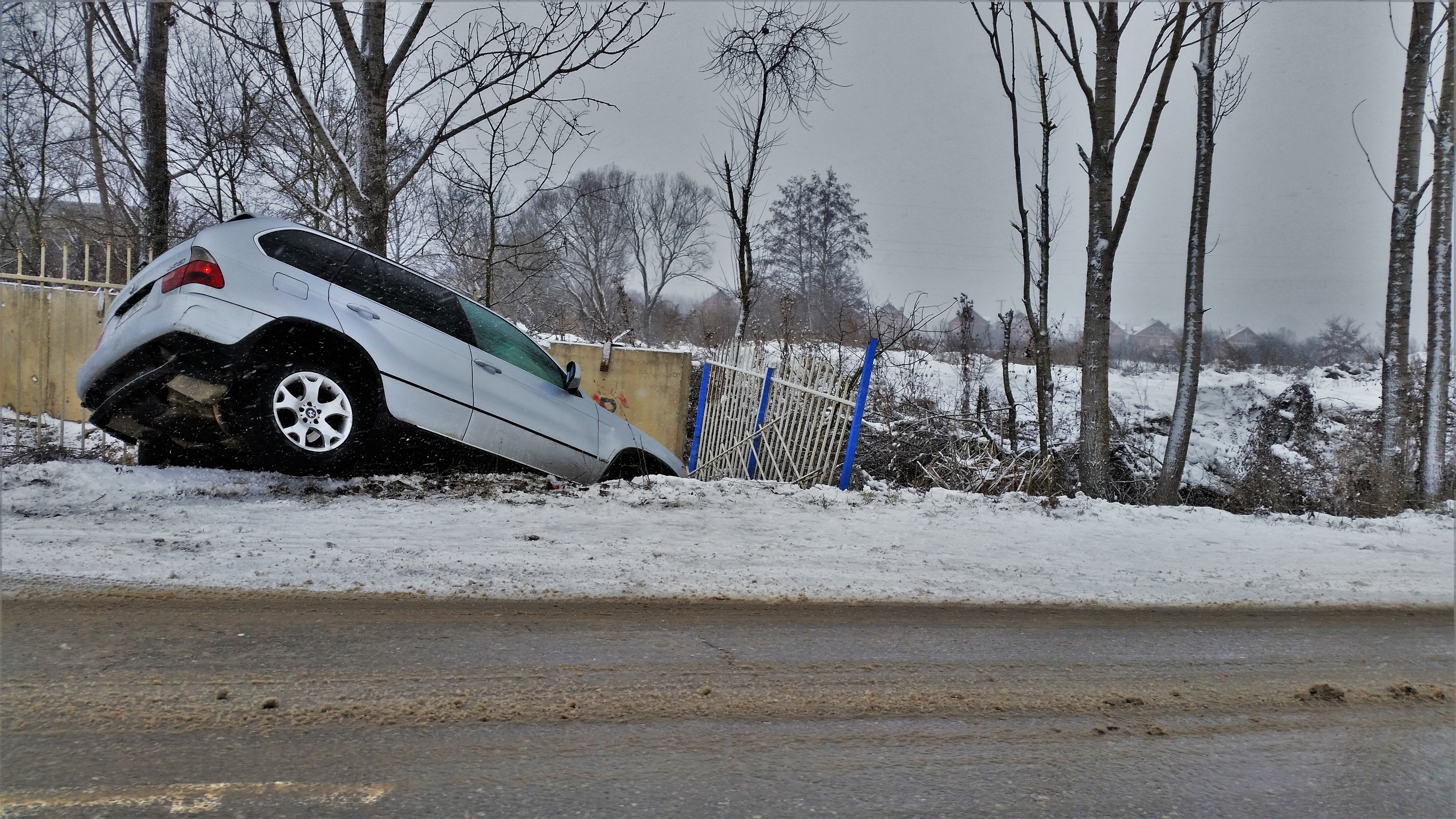 Car, Crash, Accident Image. Free for use.  By viganhajdari. Free for use under the Pixabay Content License.